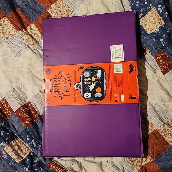 Handstand Kitchen Trick Or Treat Deluxe Cookoe Decorating Set - Picture 2 of 2